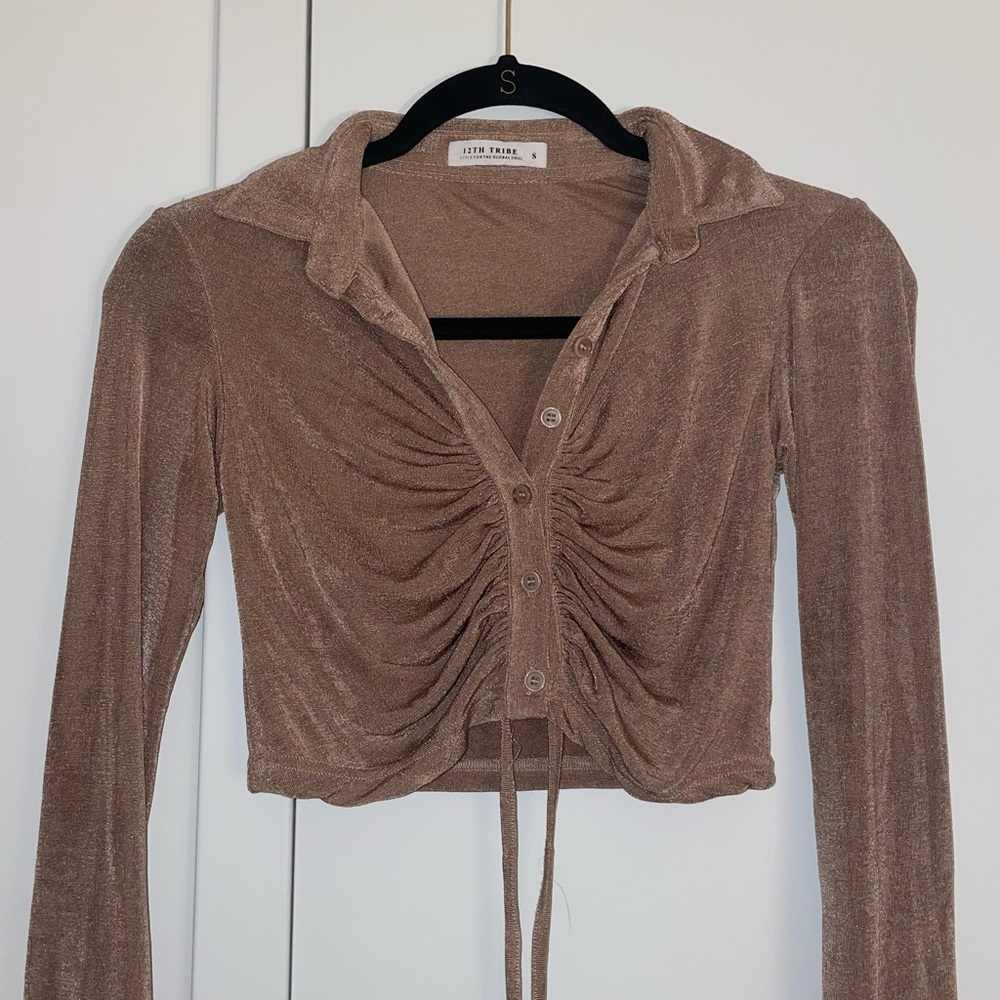 SAMANTHA MOCHA BUTTON UP TOP